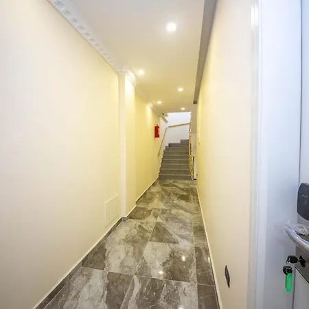 Aron Hotel 3*