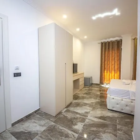 Aron Hotel